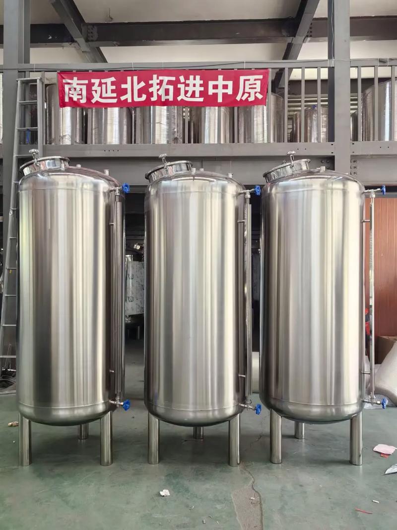 0.5吨不锈钢拉丝面 无菌水箱三台精品出货,食品机械配套使